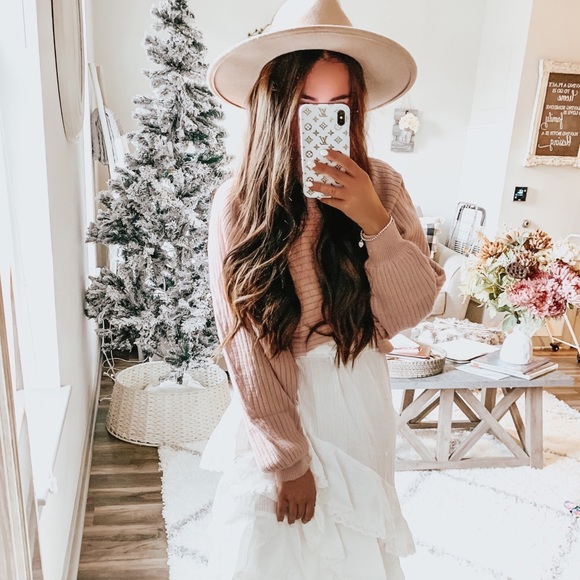 Red Dress Boutique Sweaters - Pink cropped sweater. Red dress boutique. Small